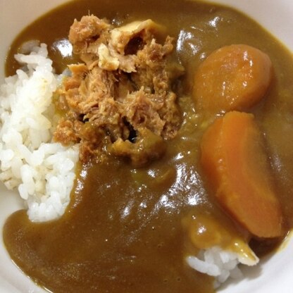 カレーと鯖缶が揃ったので（笑）前から気になっていたカレー＋鯖の組み合わせ試してみたよ( ´ ▽ ` )ノ鯖の甘味が美味しかった